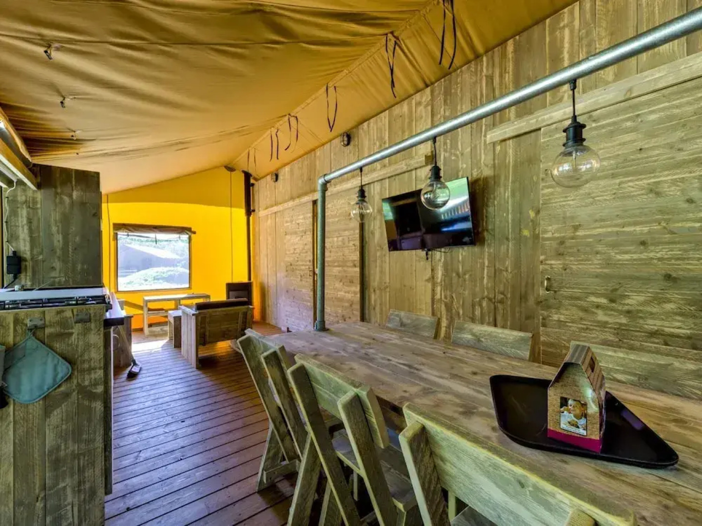 Glamping Tent in Tranquil Park