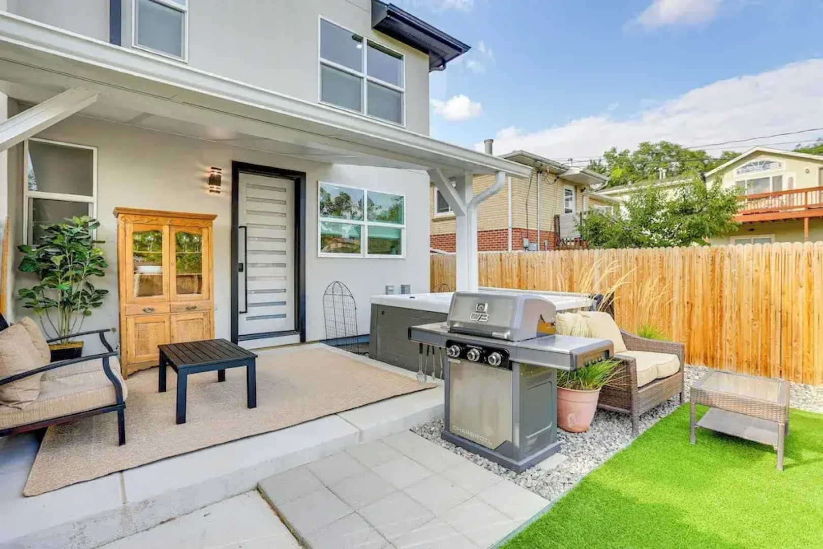 Hot Tub & Mtn-view Rooftop Deck: Golden Home