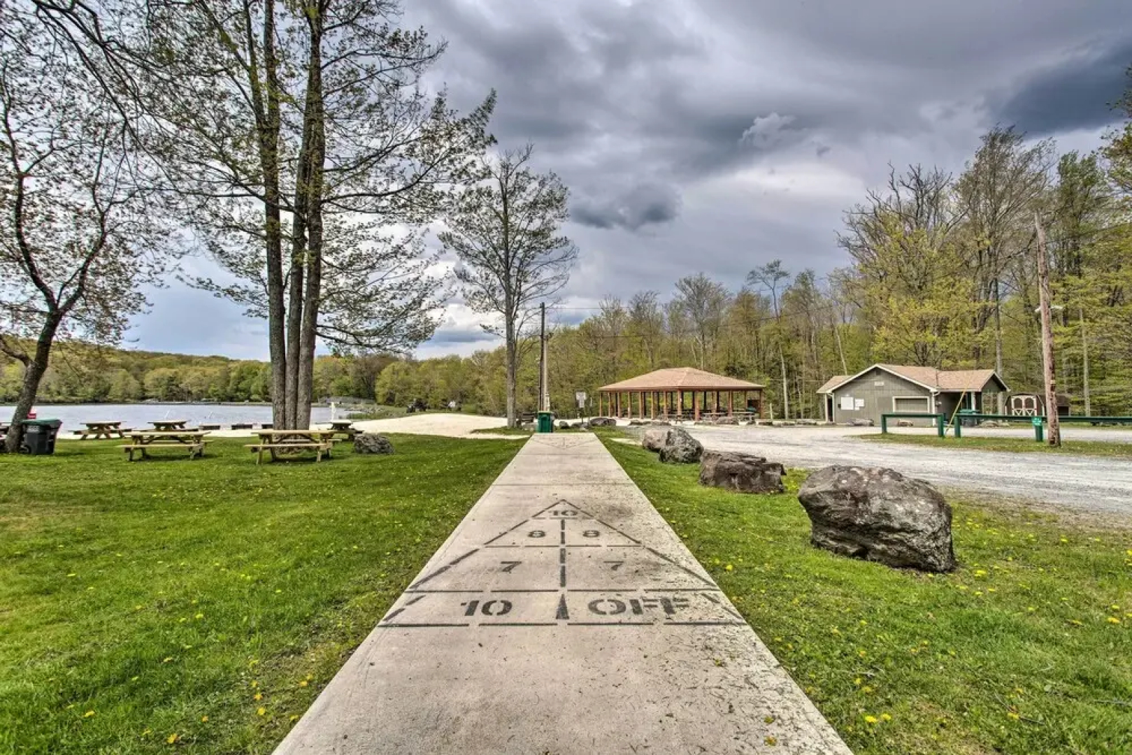 Private Hot Tub & Fire Pit: Pocono Lake House!