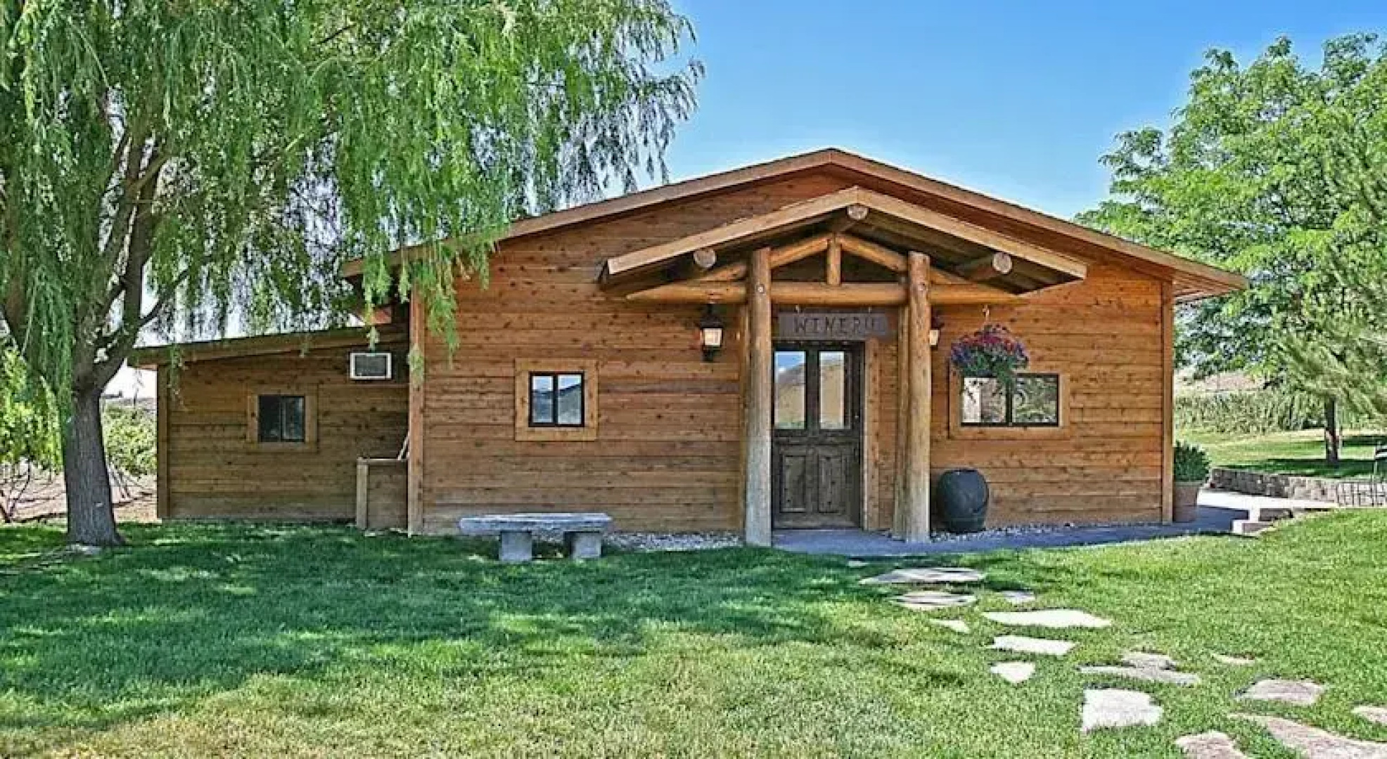 Thousand Springs Winery Bed and Breakfast