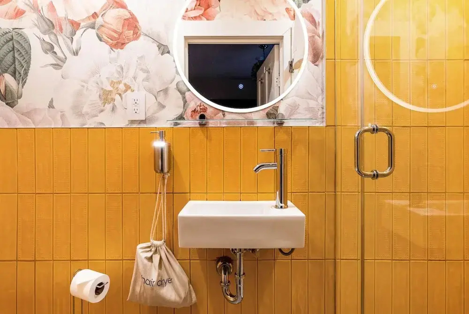 11 Rooms Boutique Hotel