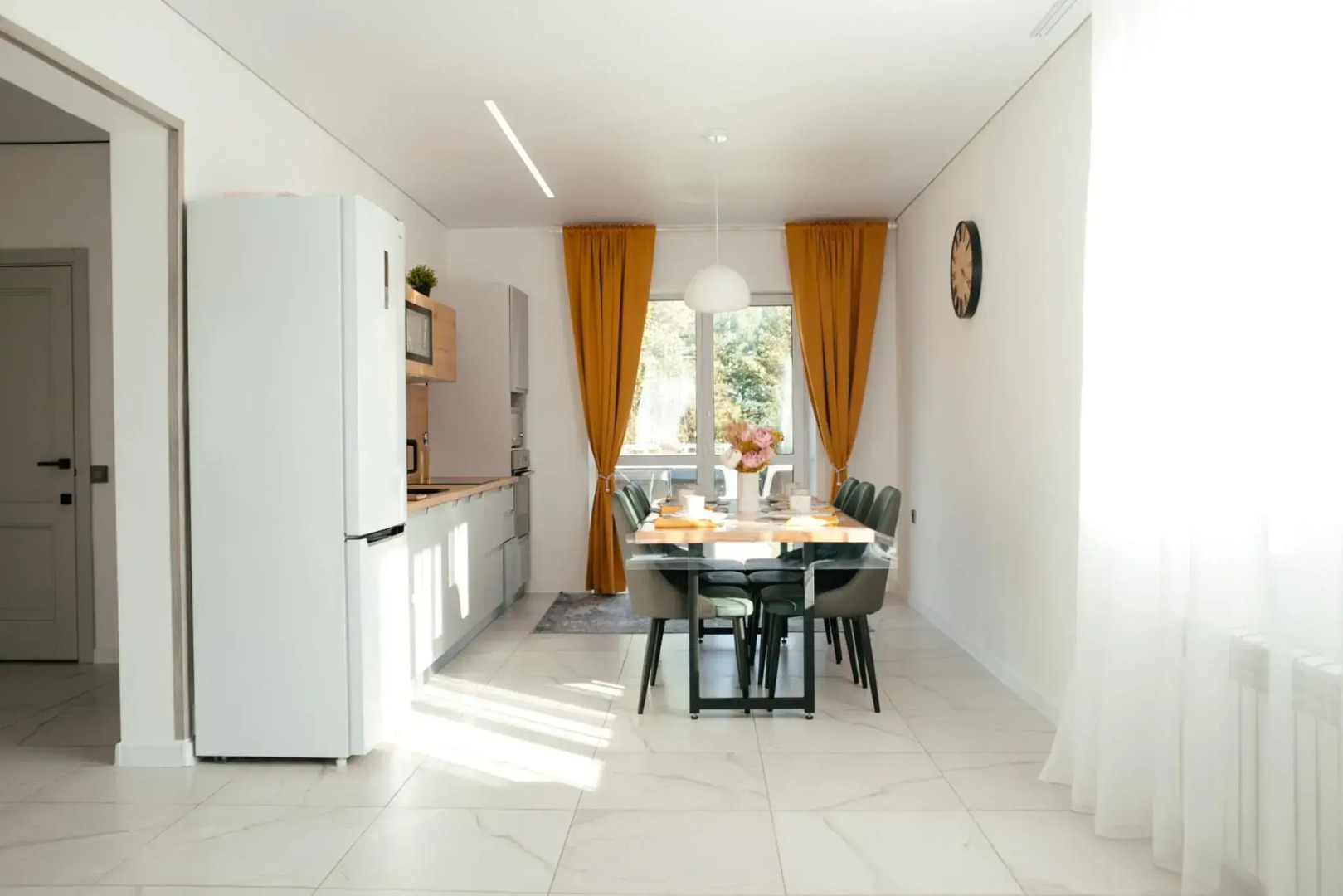 У аэропорта