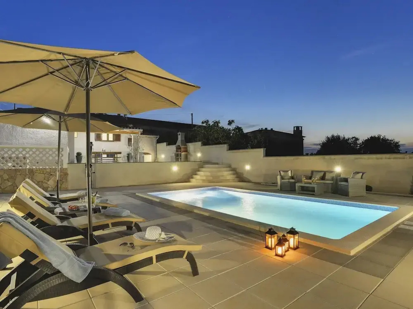 Detached House With Private Pool Near the Coast