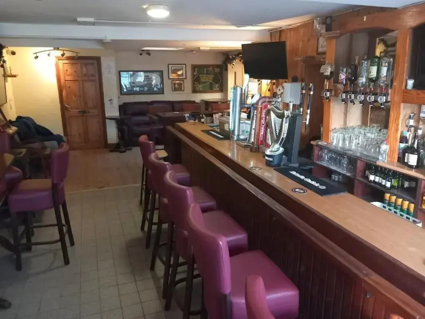 Mattys Pub & Apartments