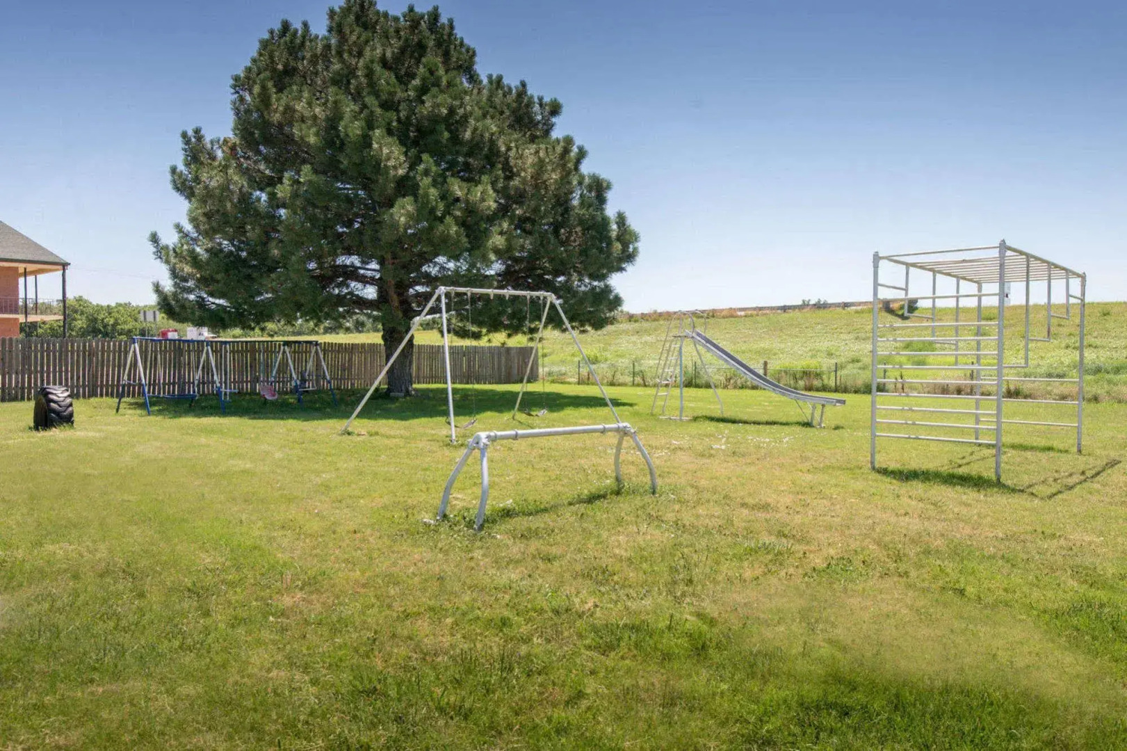 Red Carpet Inn & Suites