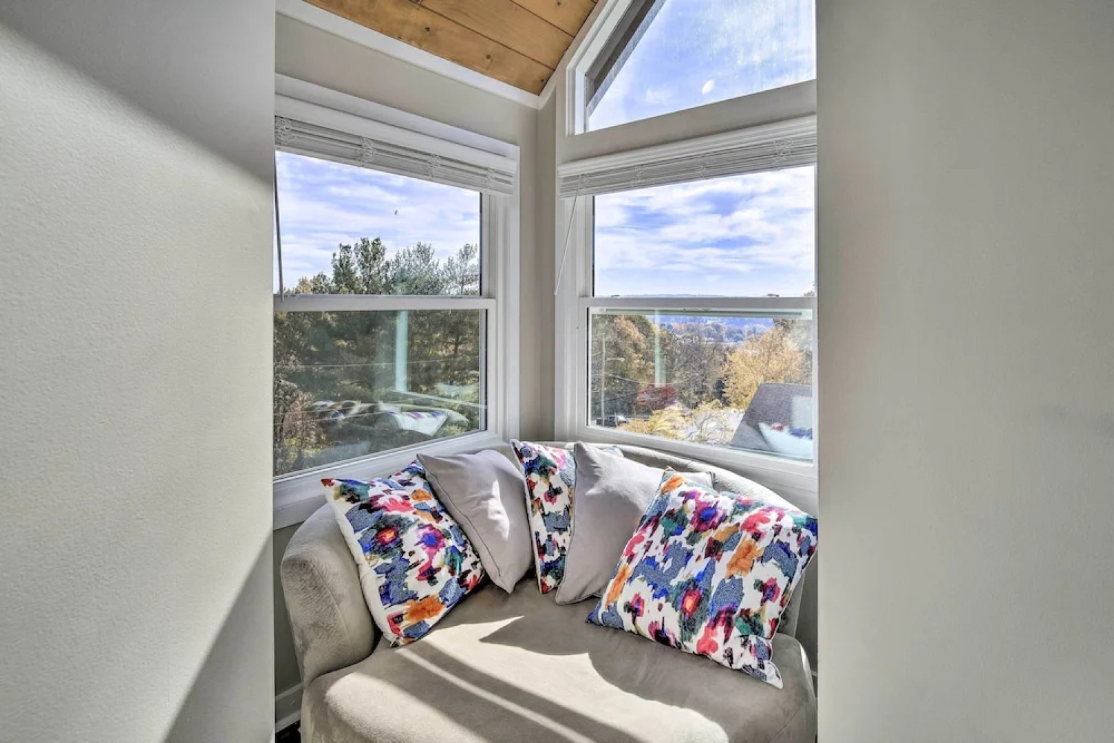 Updated Kingsport Home w/ Deck + Mtn Views!