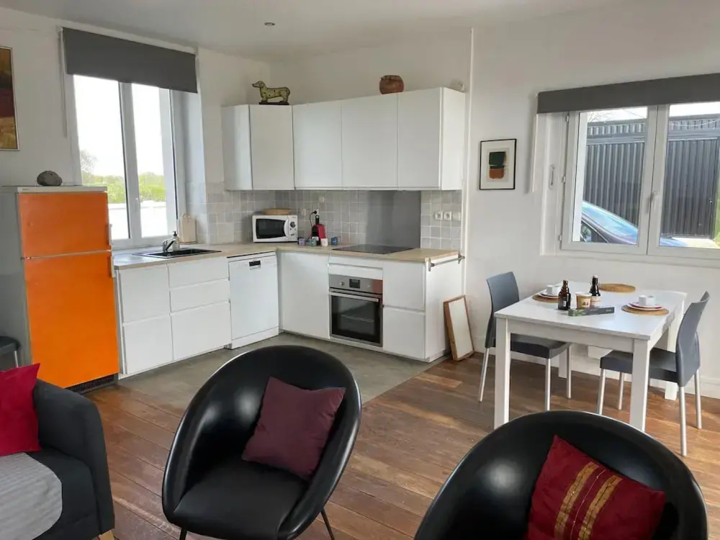 Beautiful Holiday Home With Swimming Pool