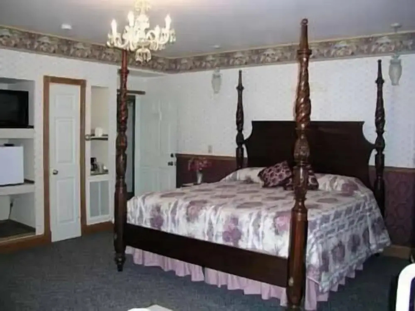 Chestnut Charm Bed & Breakfast