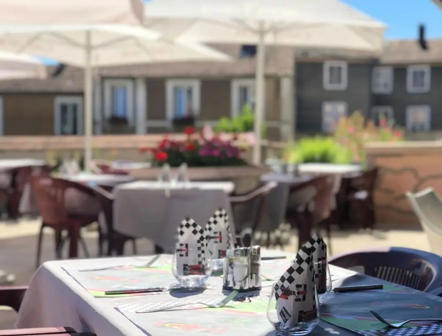 Enzo Neufchateau By Kyriad Direct