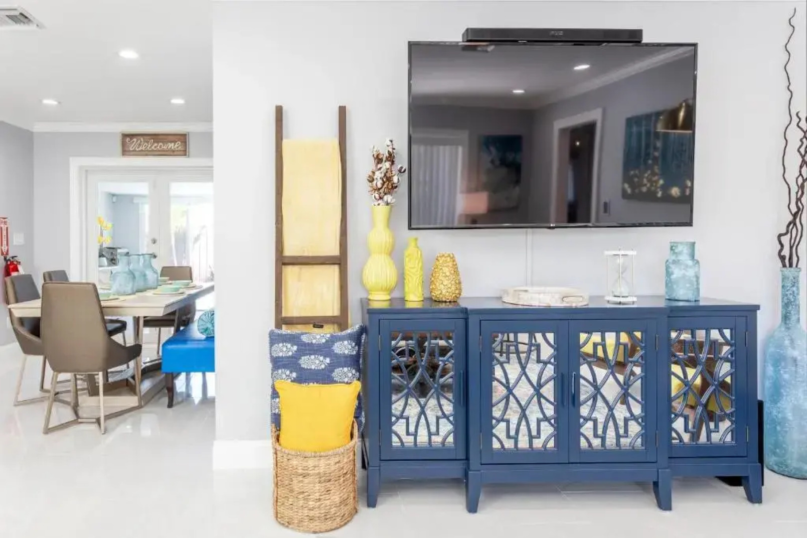 Amazing! 3br 2ba Sofa Bed, Near Beach, Heated Pool, Full Kitchen, WiFI, Patio, BBQ, Private Yard, Peaceful Neighborhood