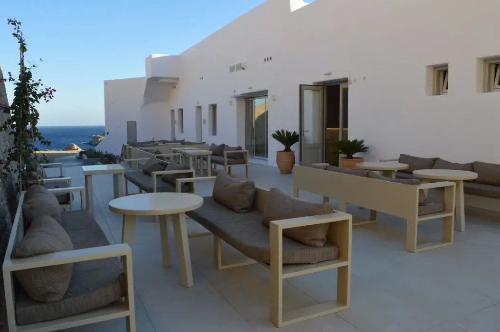 Super Paradise Suites