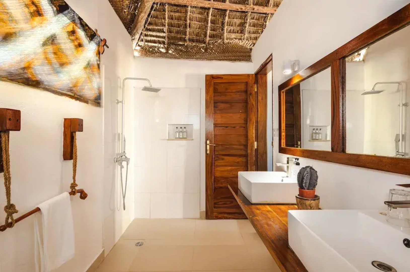 Shanuo Beach Bungalows