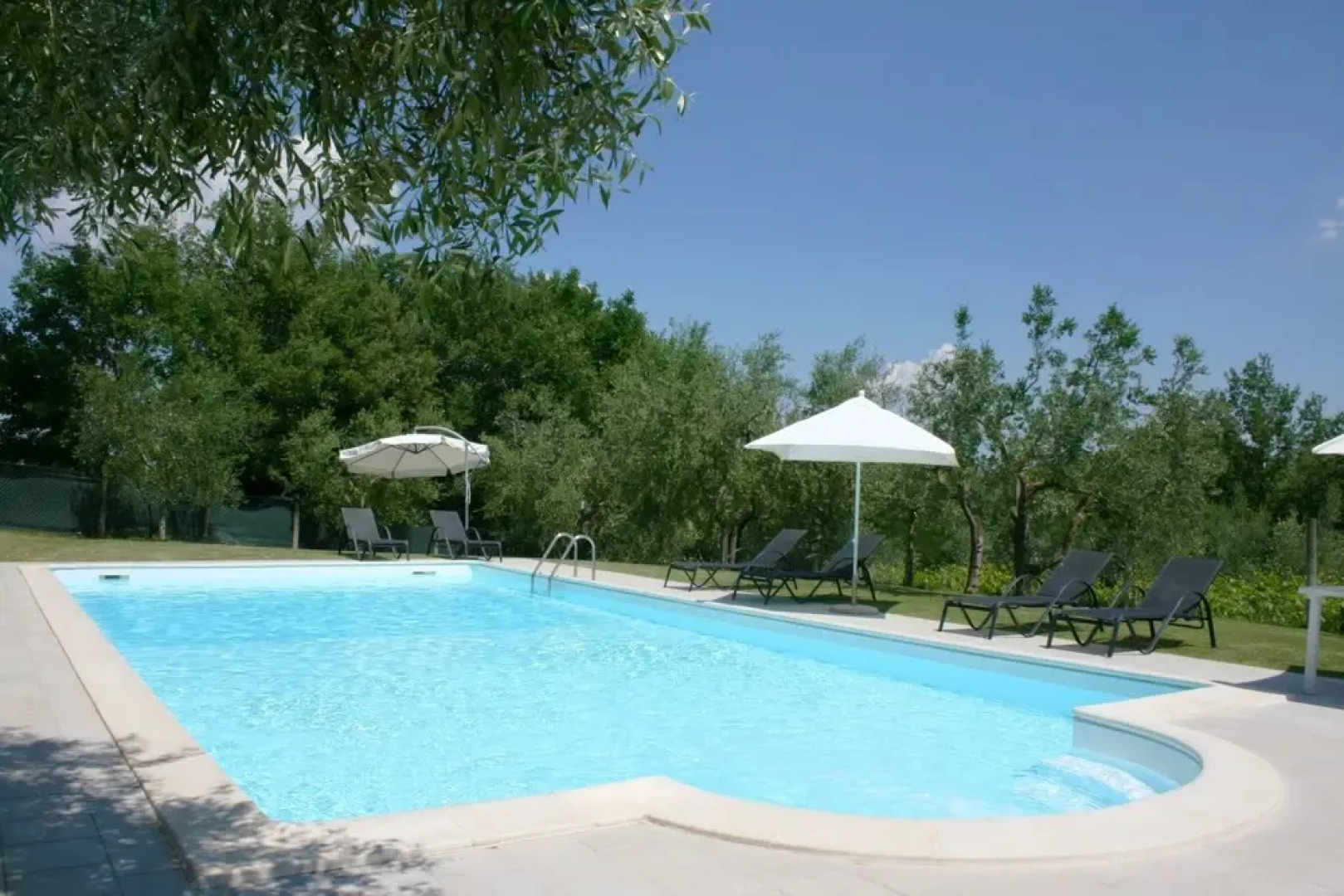 Wonderful Private Villa With Private Pool, TV, Pets Allowed and Parking, Close to Montepulciano