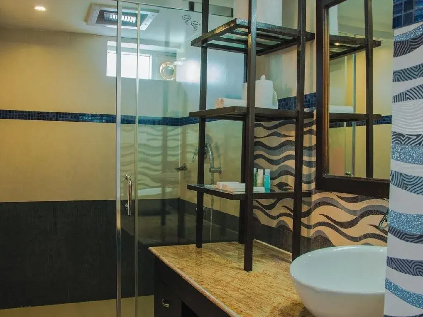 Aquatic Island by Poppys, Cochin