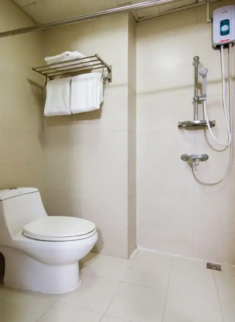 OYO 416 Lucky Hotel