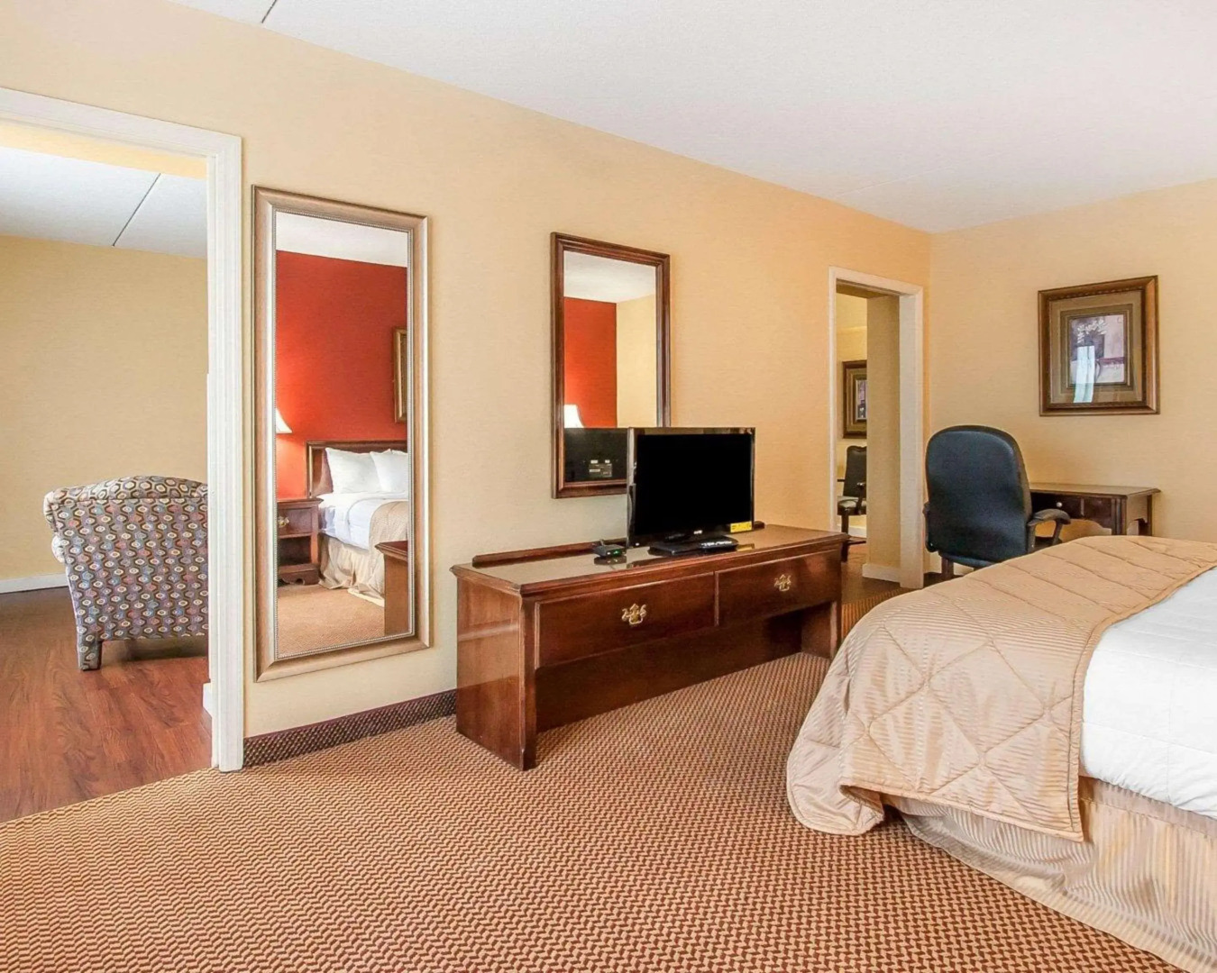 Clarion Inn & Suites University Center