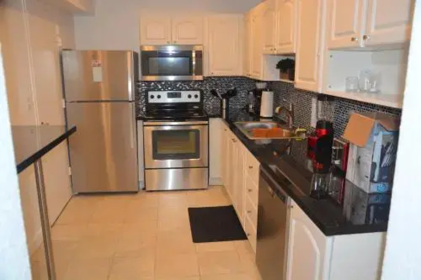 Hollywood Apartment by the Sea