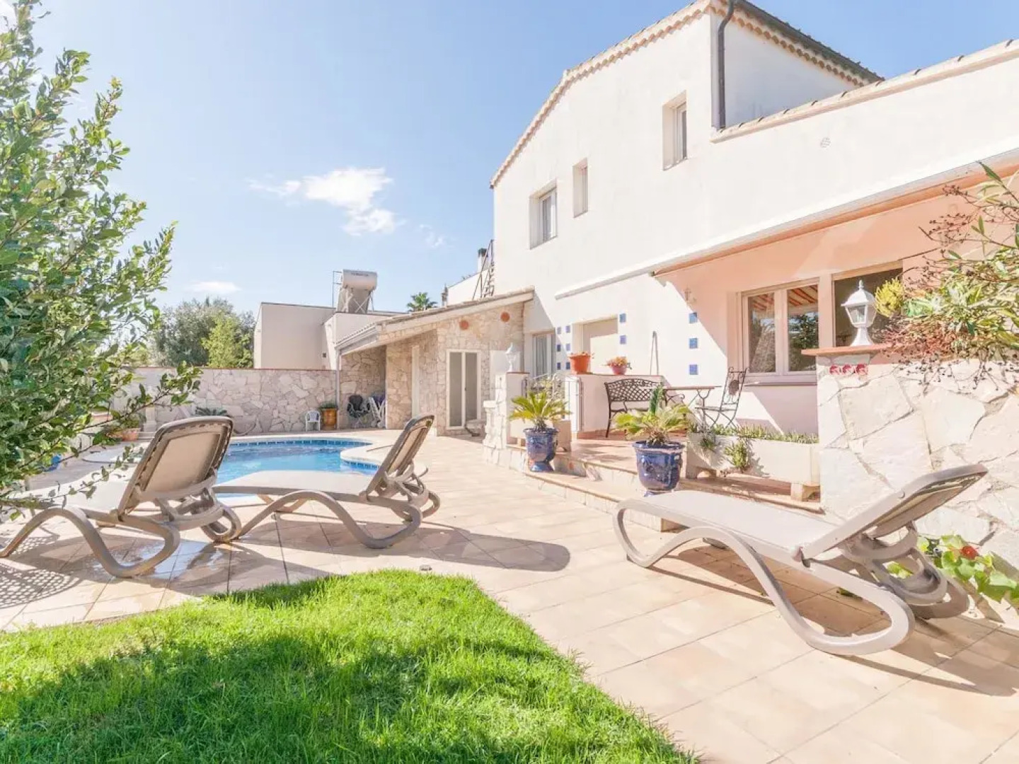 Ravishing Holiday Home near Beach in St. Pere Pescador