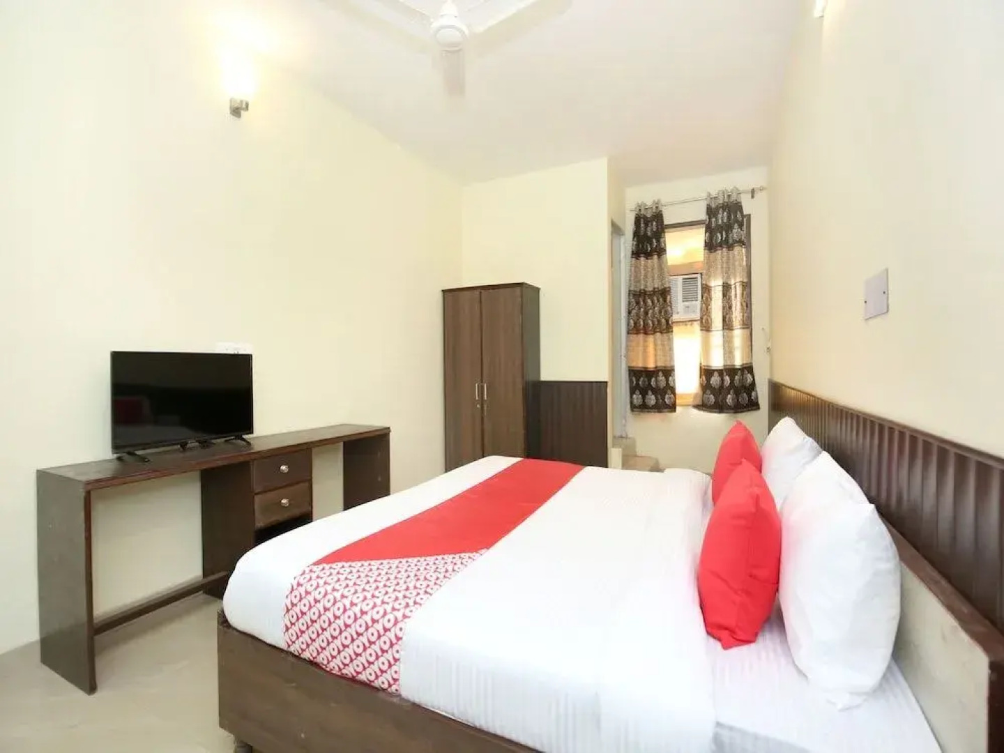 Capital O 11708 Near LPU