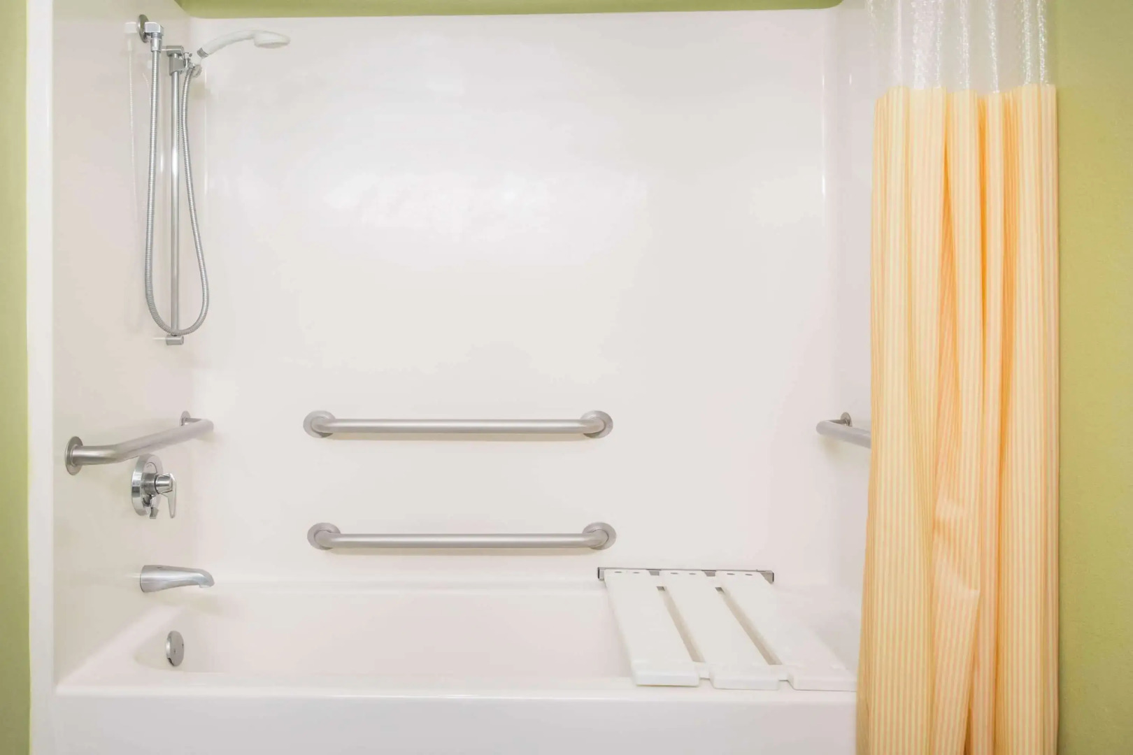 Days Inn & Suites by Wyndham Swainsboro