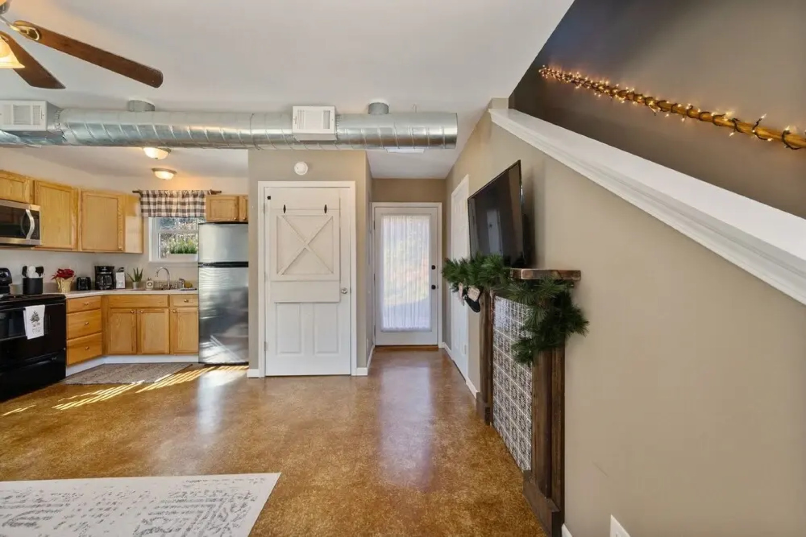 The Holly House In Downtown Demorest 2 Bedroom Home by Redawning