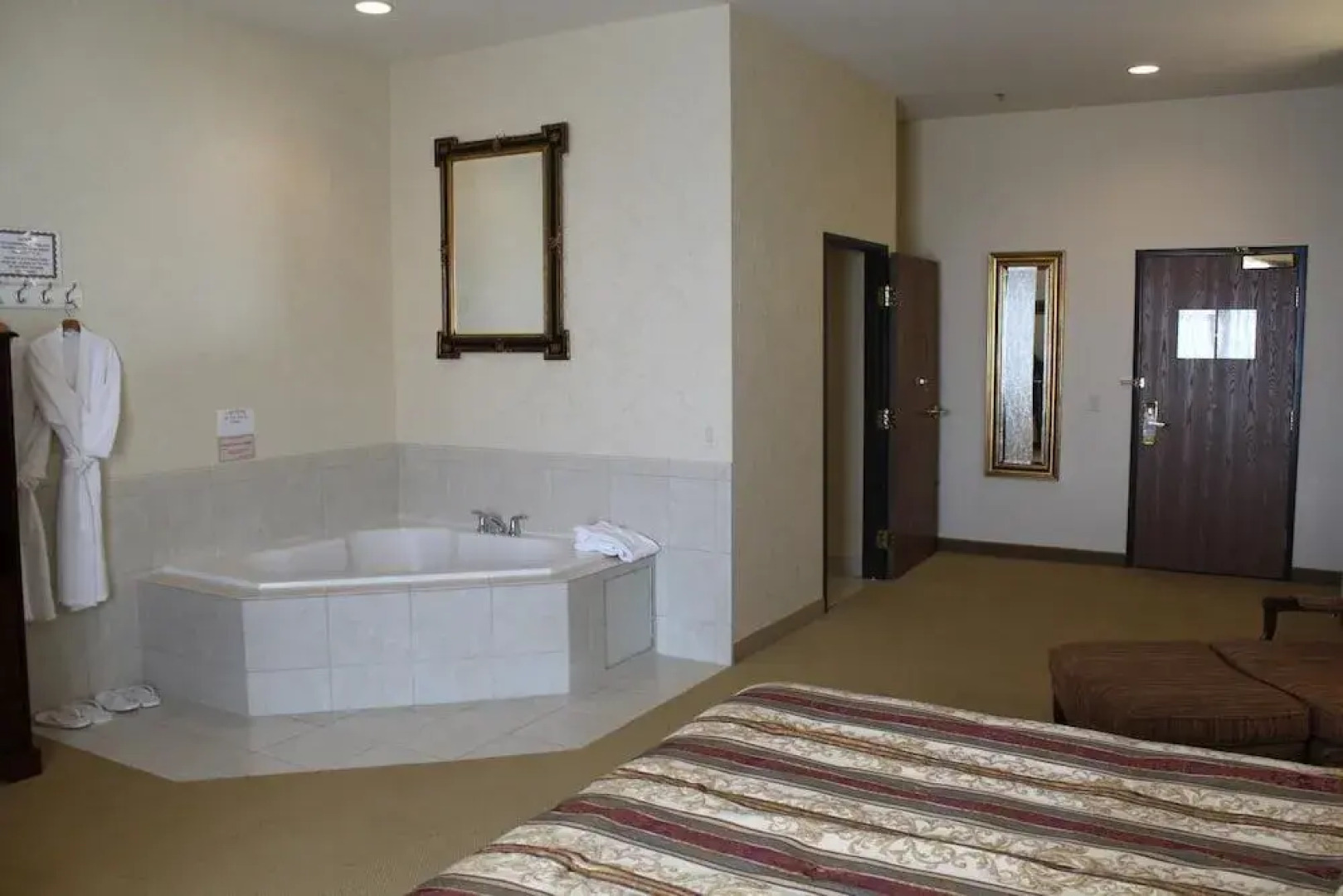 Silverland Inn and Suites