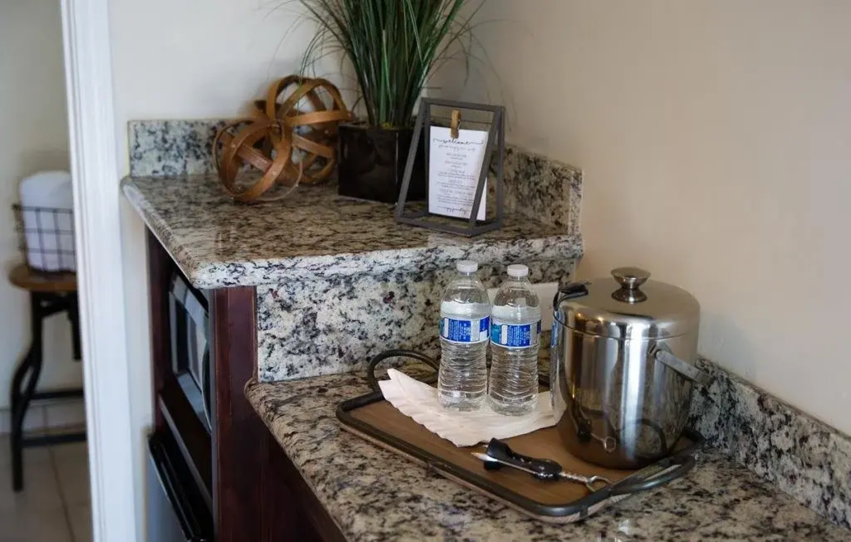 Primrose Inn & Suites