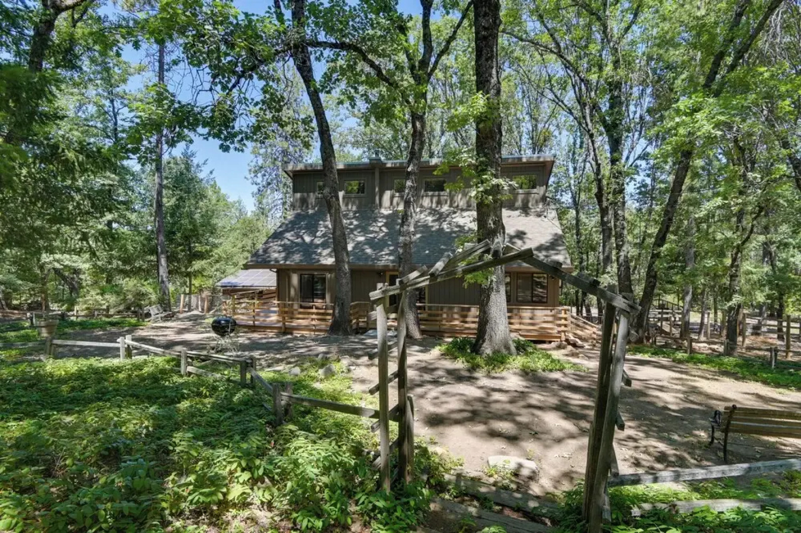 Welcoming Cole Ridge Chalet in Kelseyville!