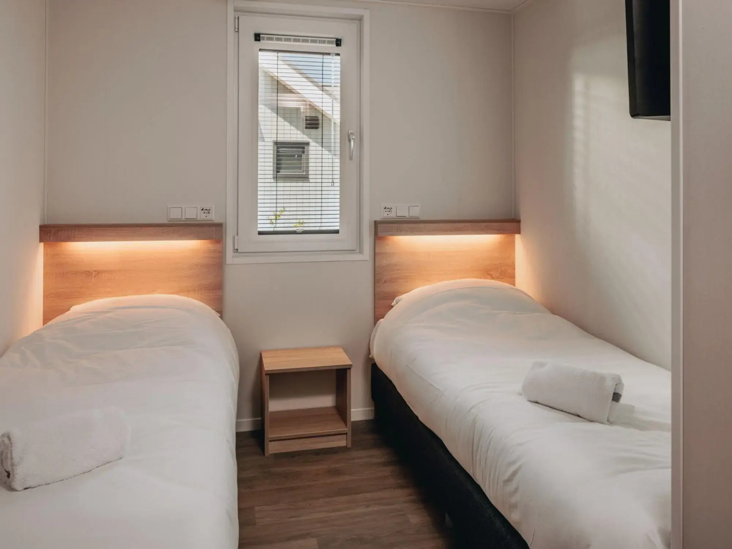 Modern lodge with ir-sauna, 500m from the beach