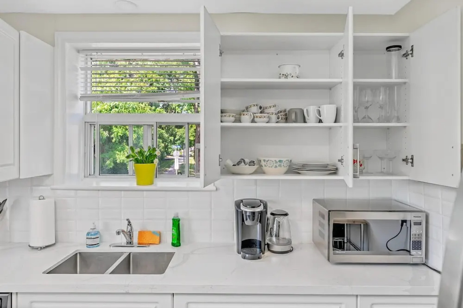 Private 2bdrm Newly Renovated - Furnished apt - U3