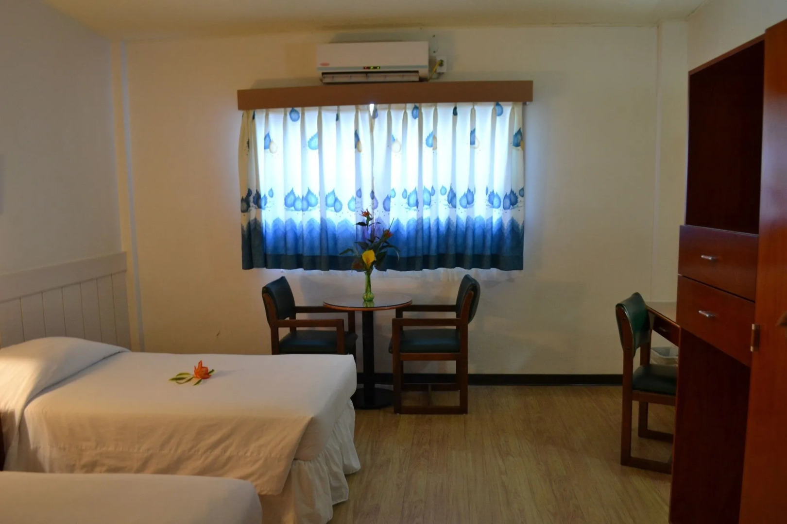 West Plaza Hotel Downtown