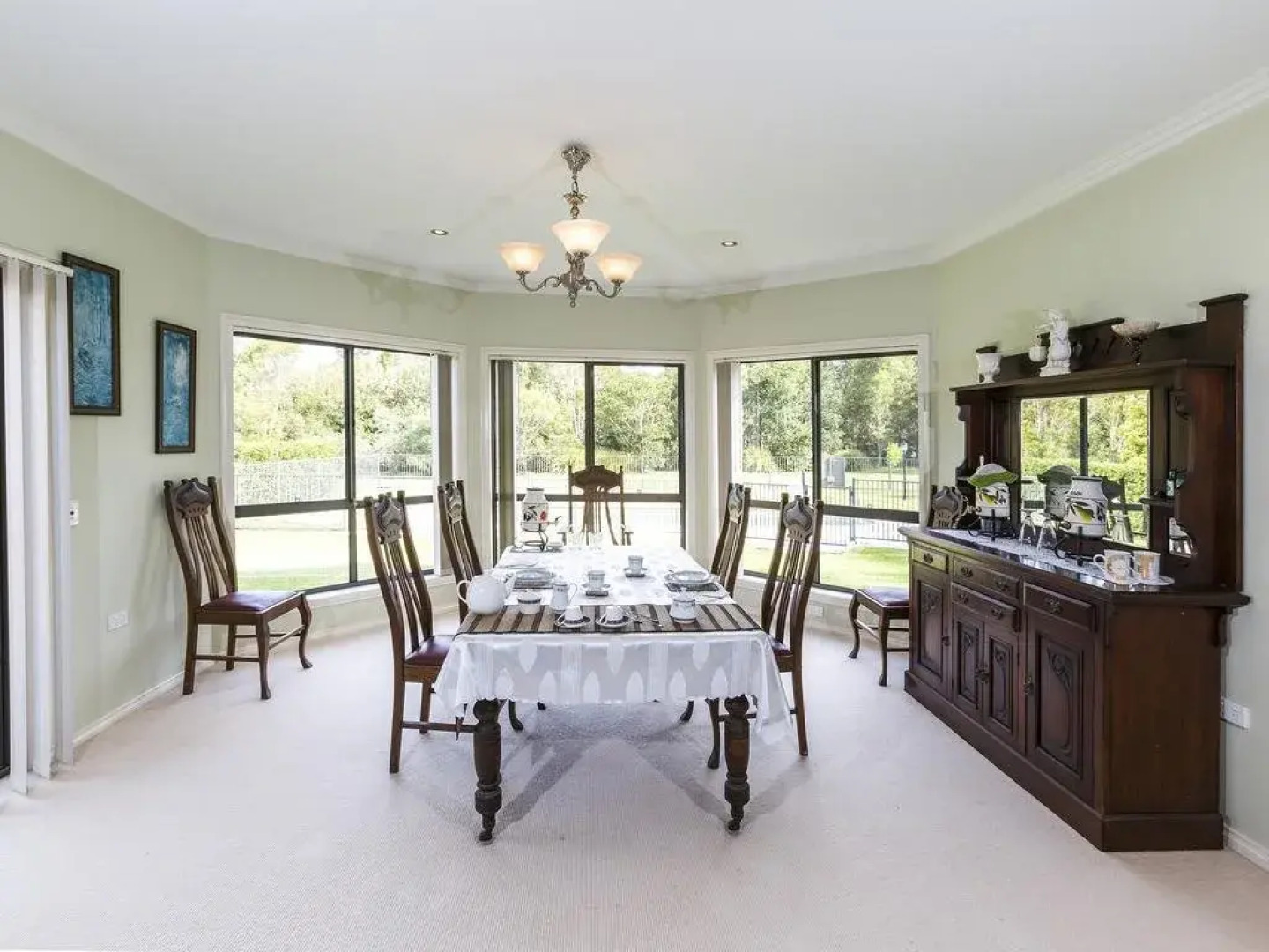 Breakfast with the Kangaroos