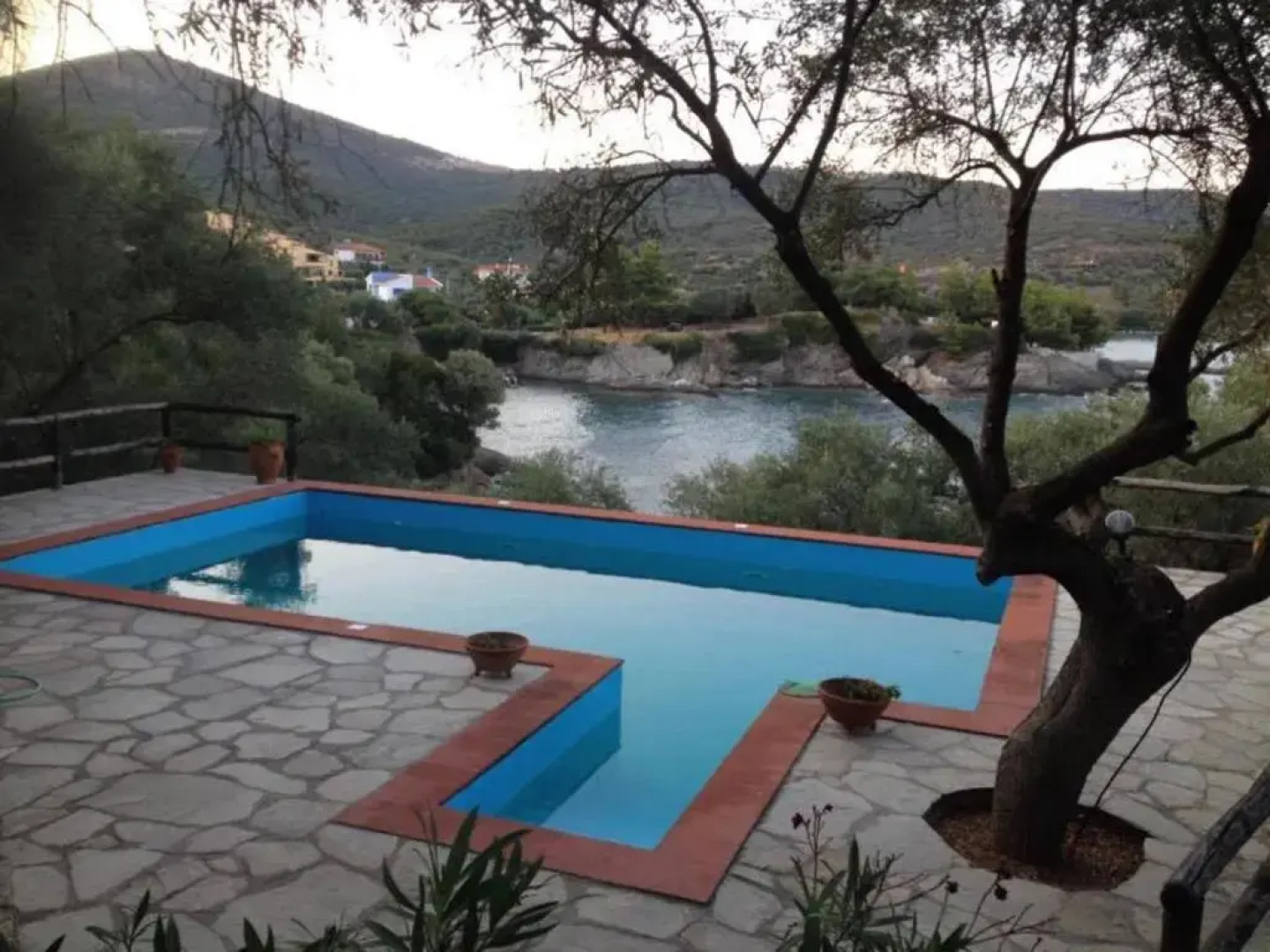 Villa Valia: Traditional Luxurious Residence