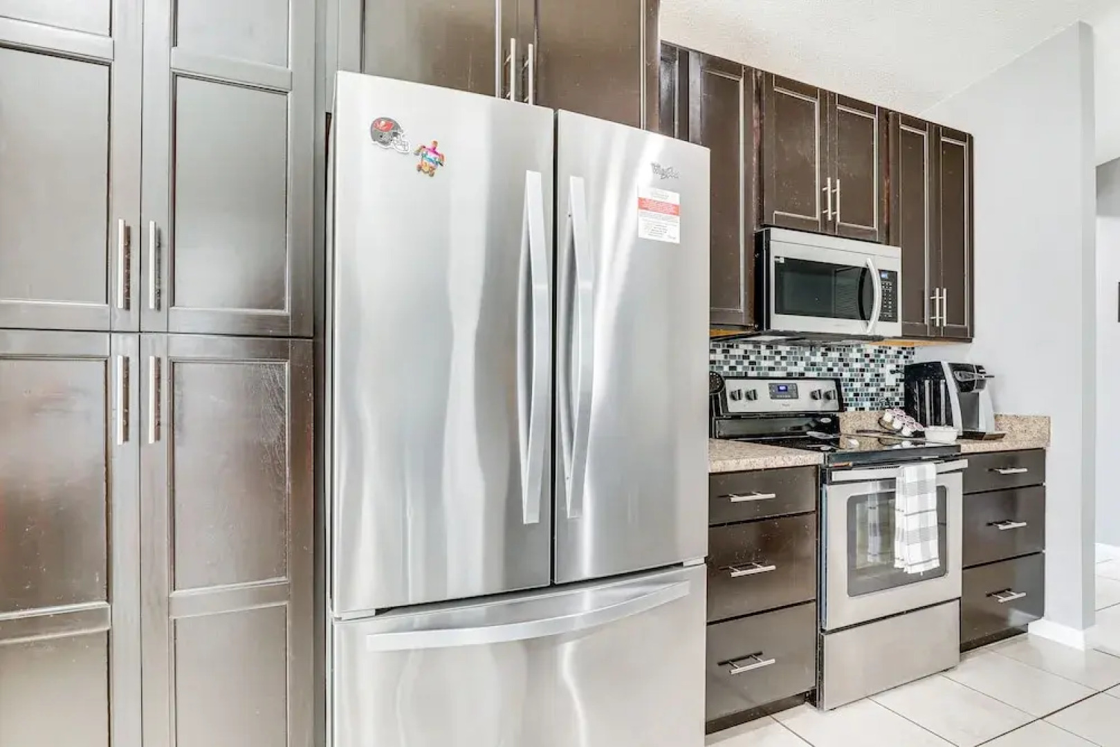 14 Mi to Dwtn Tampa Bay: Brandon Home w/ Fire Pit!