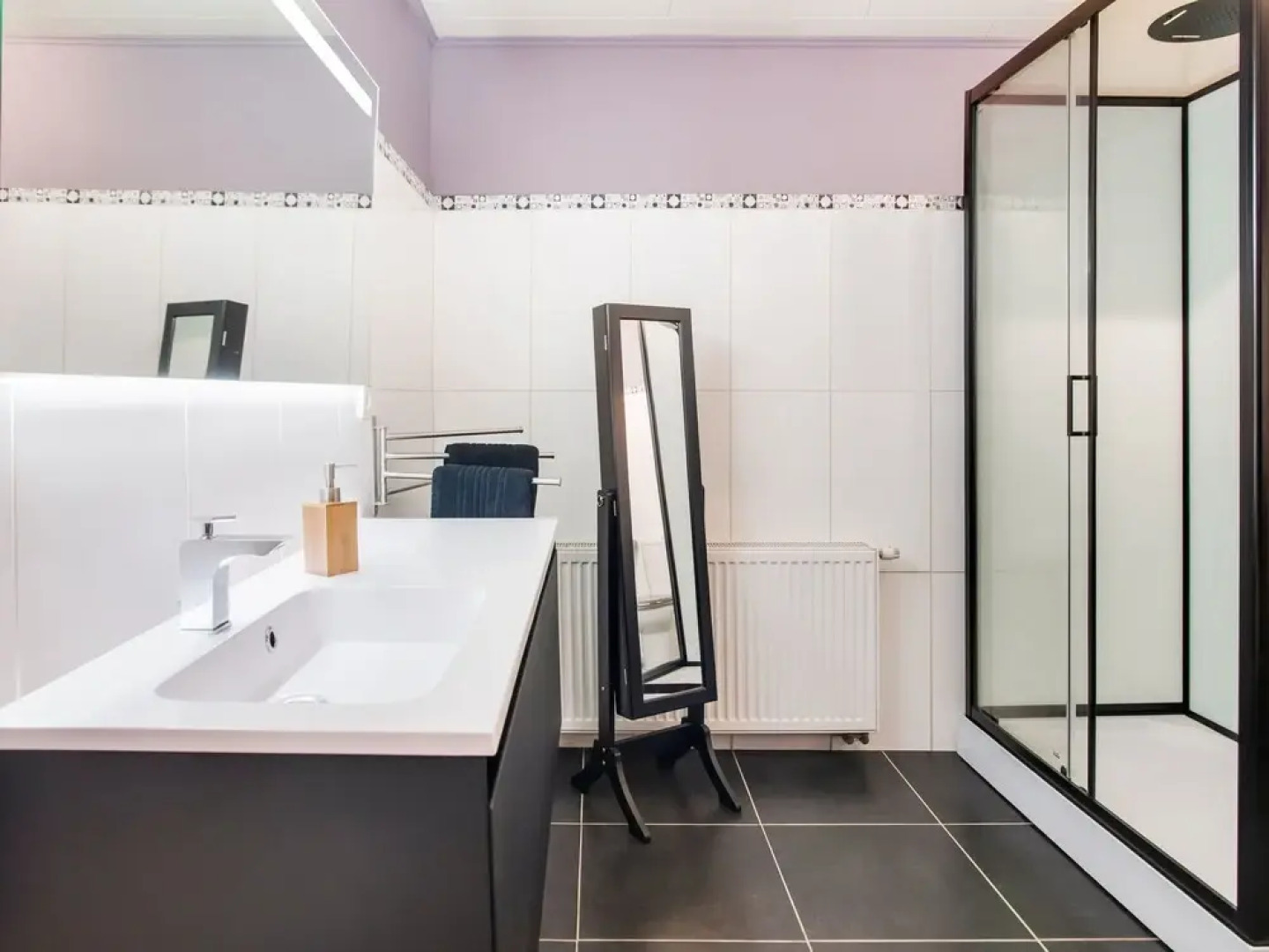 Cosy Holiday Home in Vresse-sur-Semois with Terrace