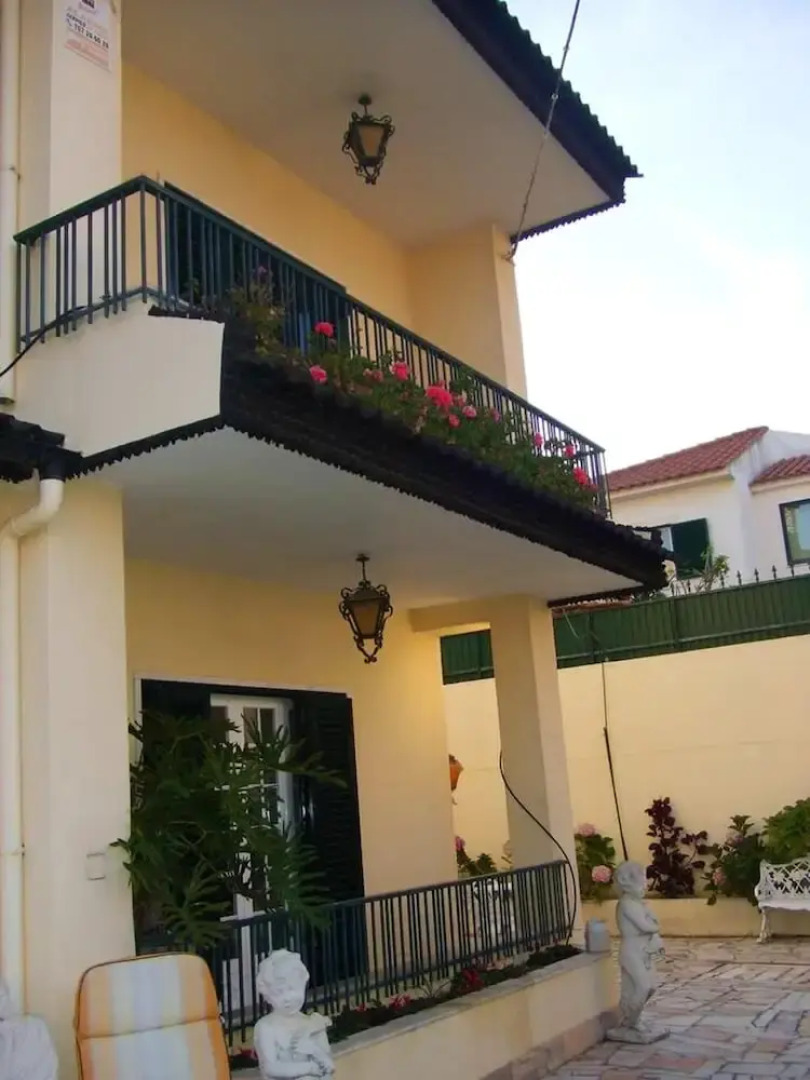 House With 3 Bedrooms in São Domingos de Rana, With Wonderful Mountain View and Enclosed Garden Near the Beach