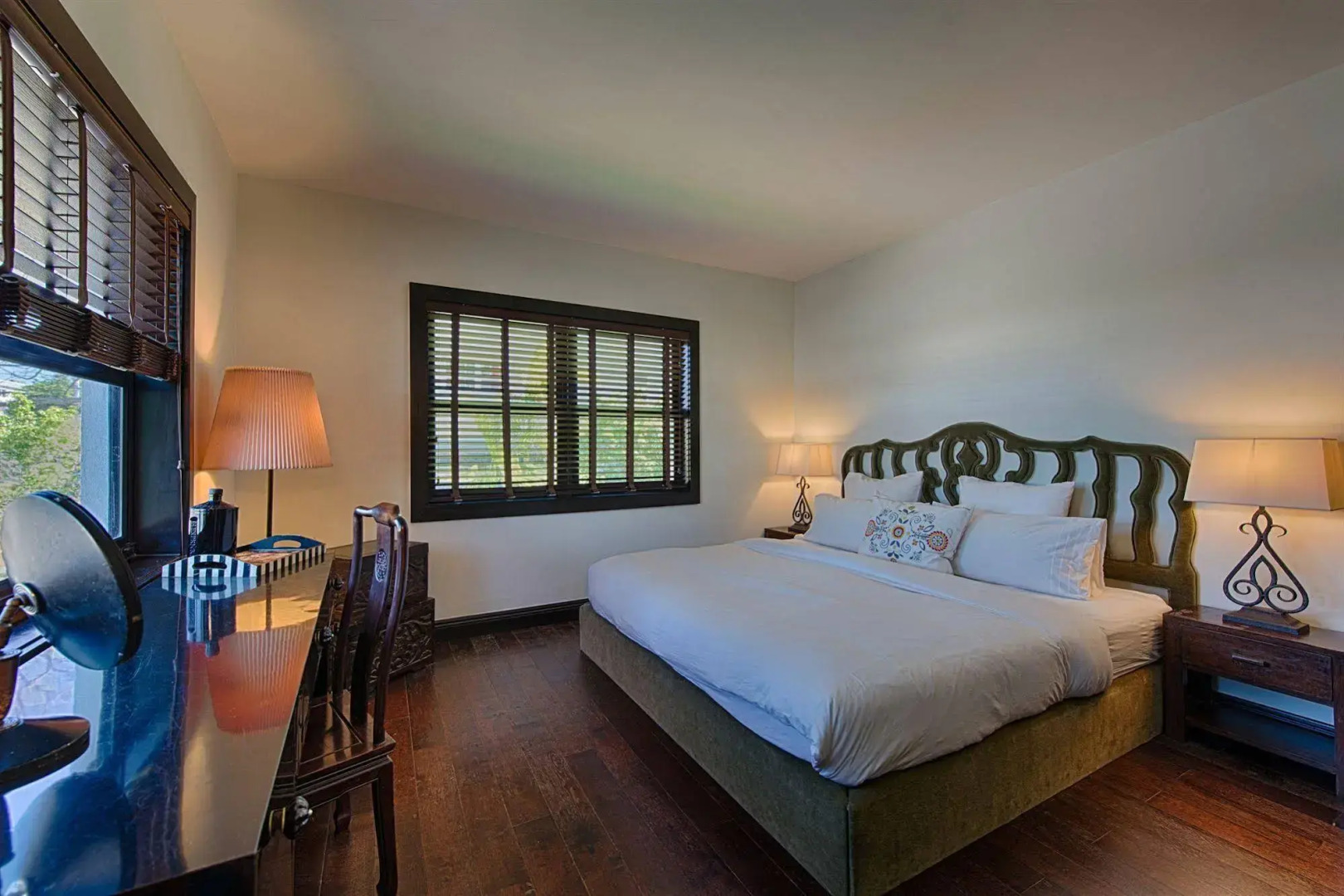 Miami Whitehouse Apartments