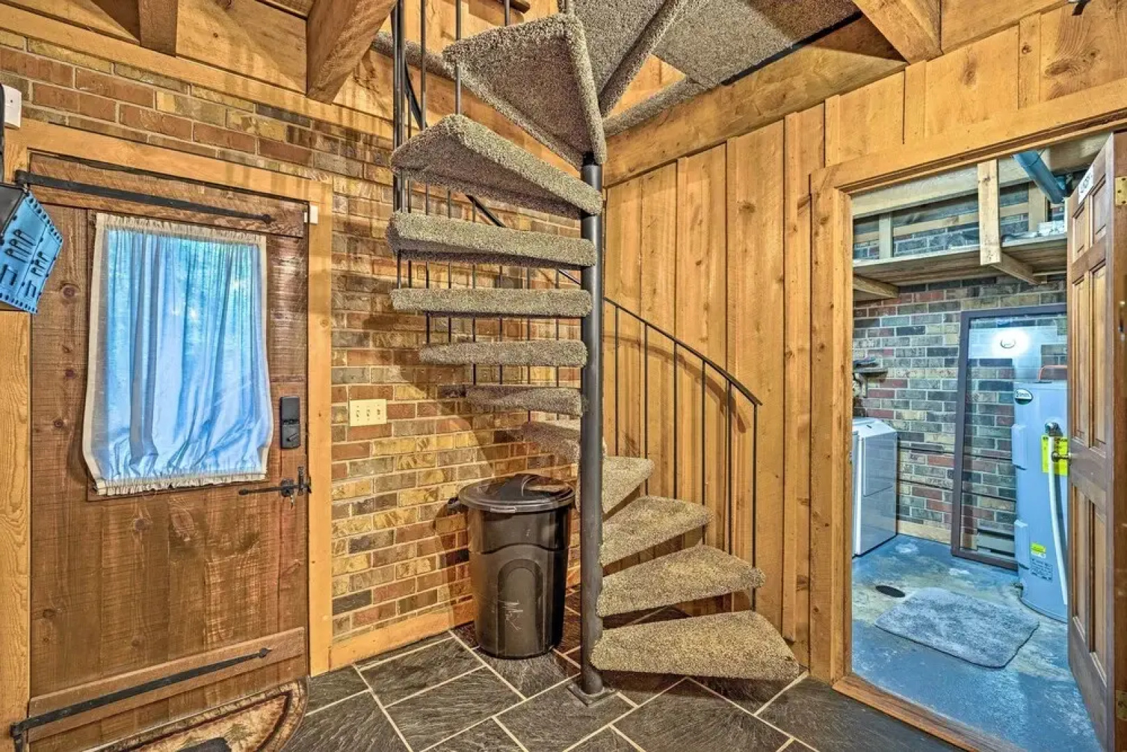 Treehouse-style Cabin, 1 Mi to Massanutten Resort