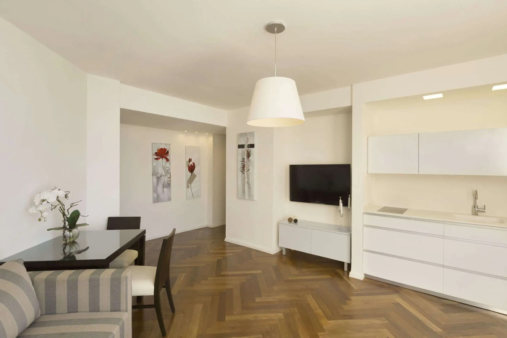 David's Harp Hotel and Suits