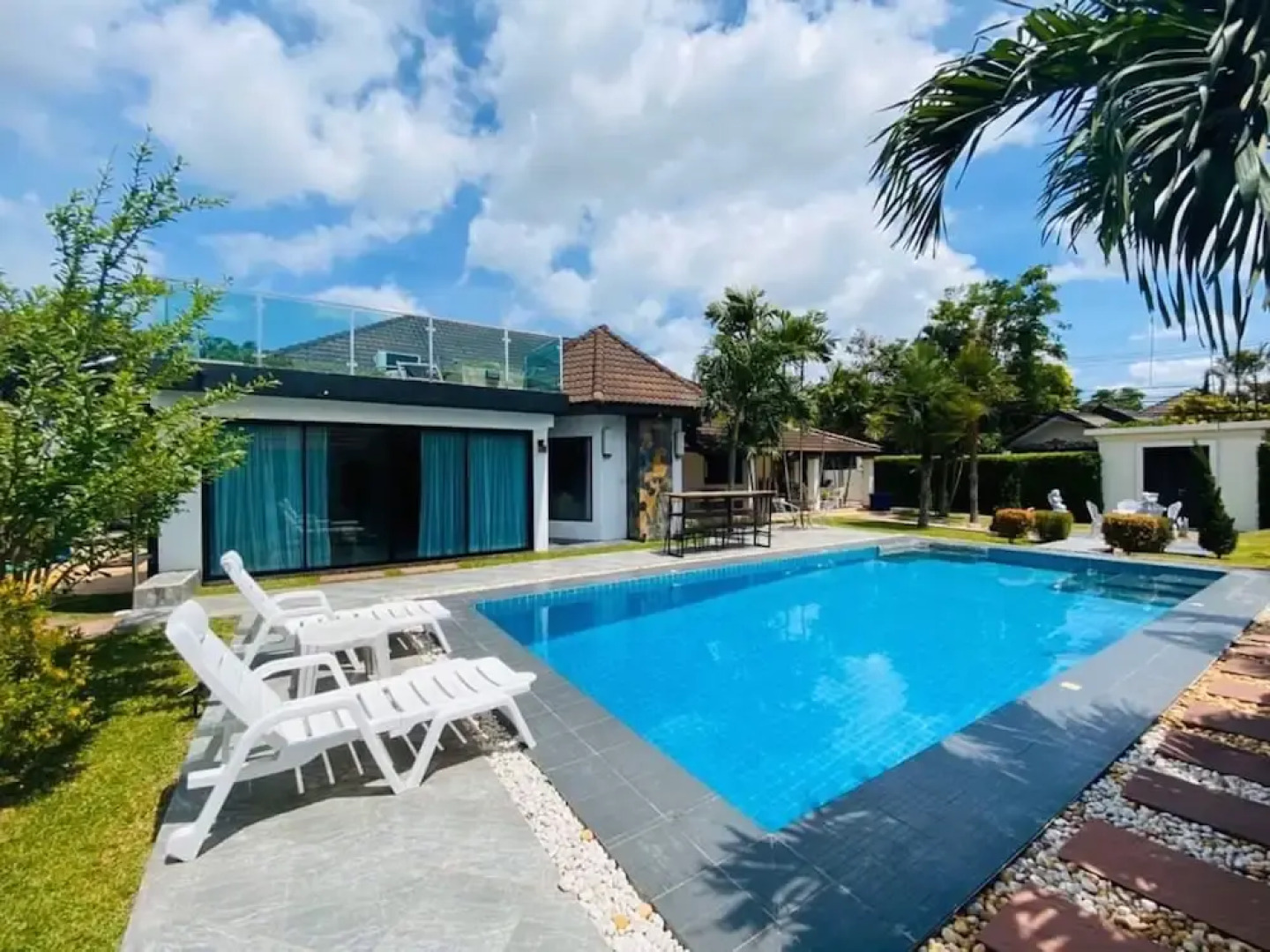 Cozy Garden Cottage Pool Villa