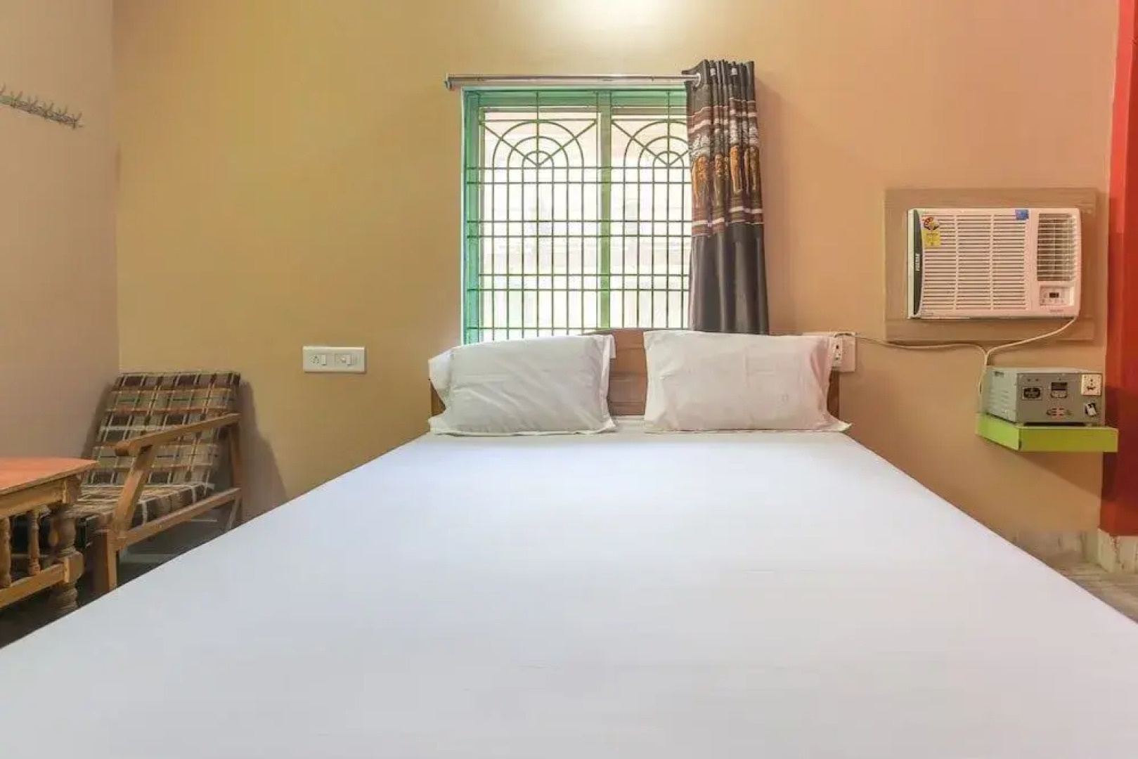 Spot On 38541 Nirmalyas Maharaja