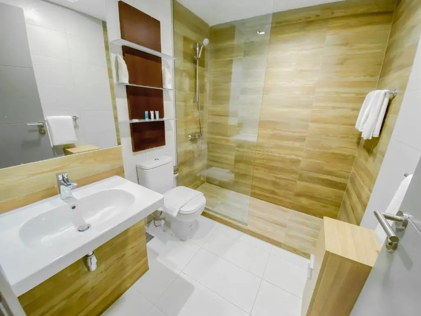 The Dragon Hotel & Resort & Sea Loft Chalets