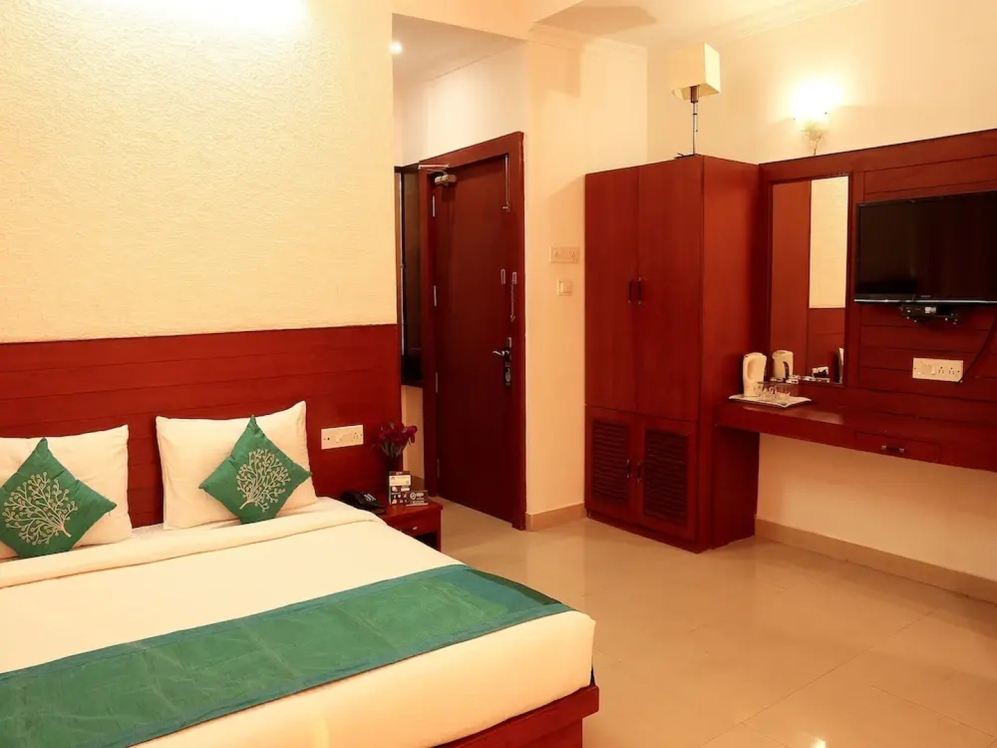 OYO 2911 The Pearl Hotel