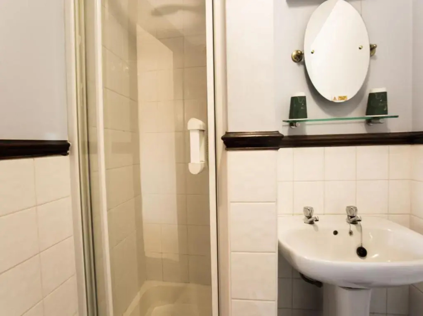 OYO Ye Olde Bowling Green Inn