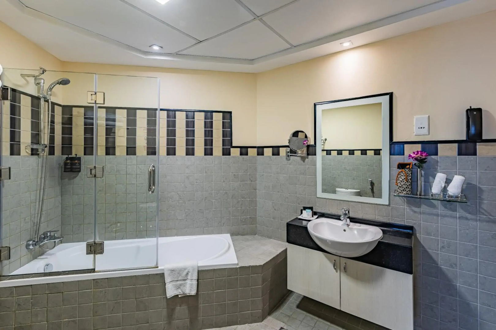 Landmark Premier Hotel