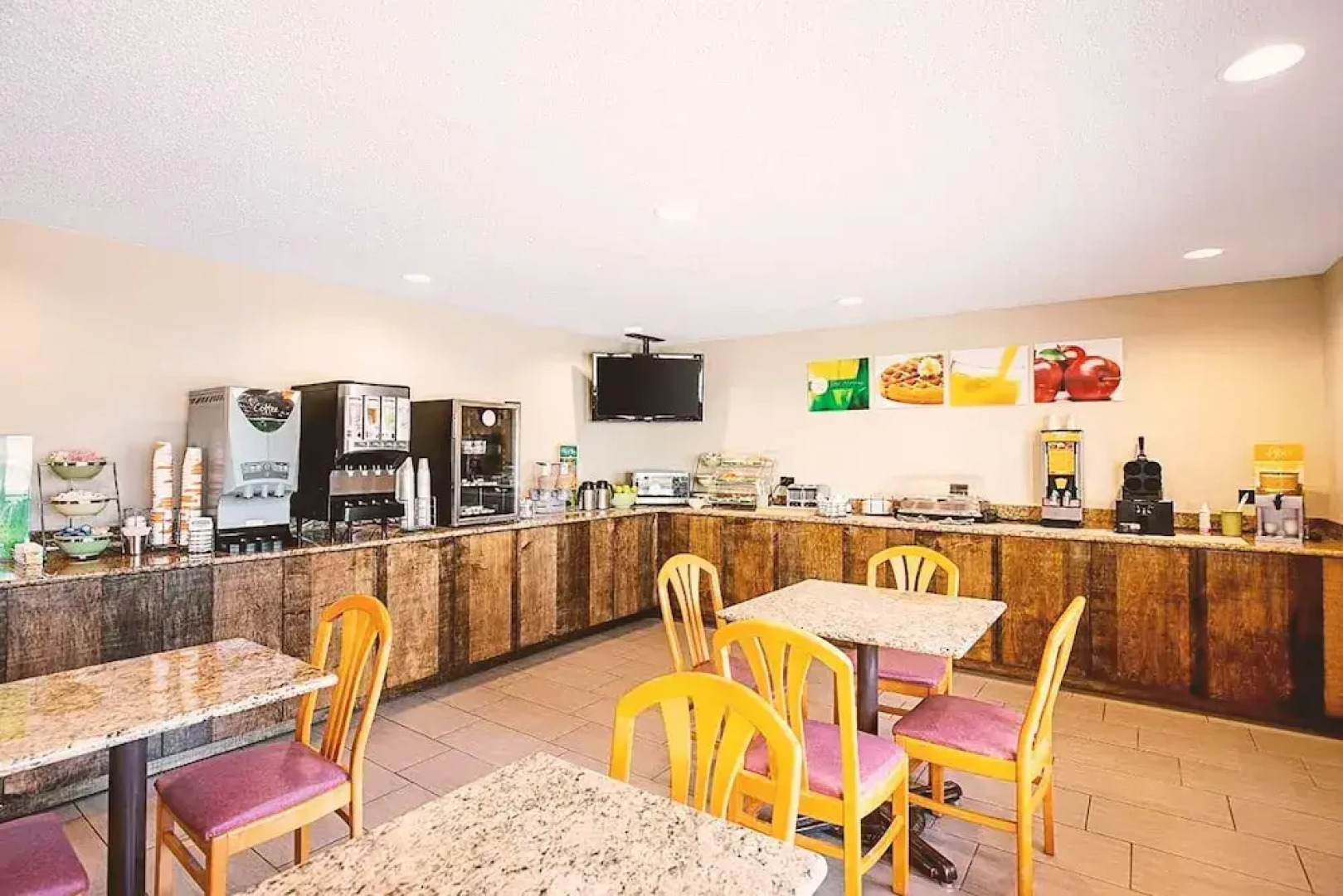 Norwood Inn & Suites Milwaukee