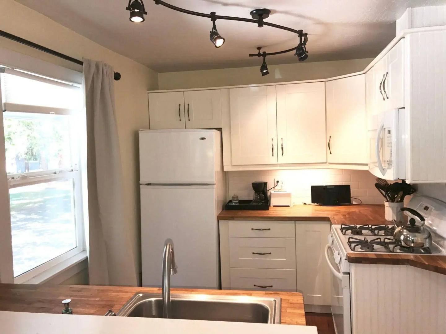 The Pines Inn and Cottages