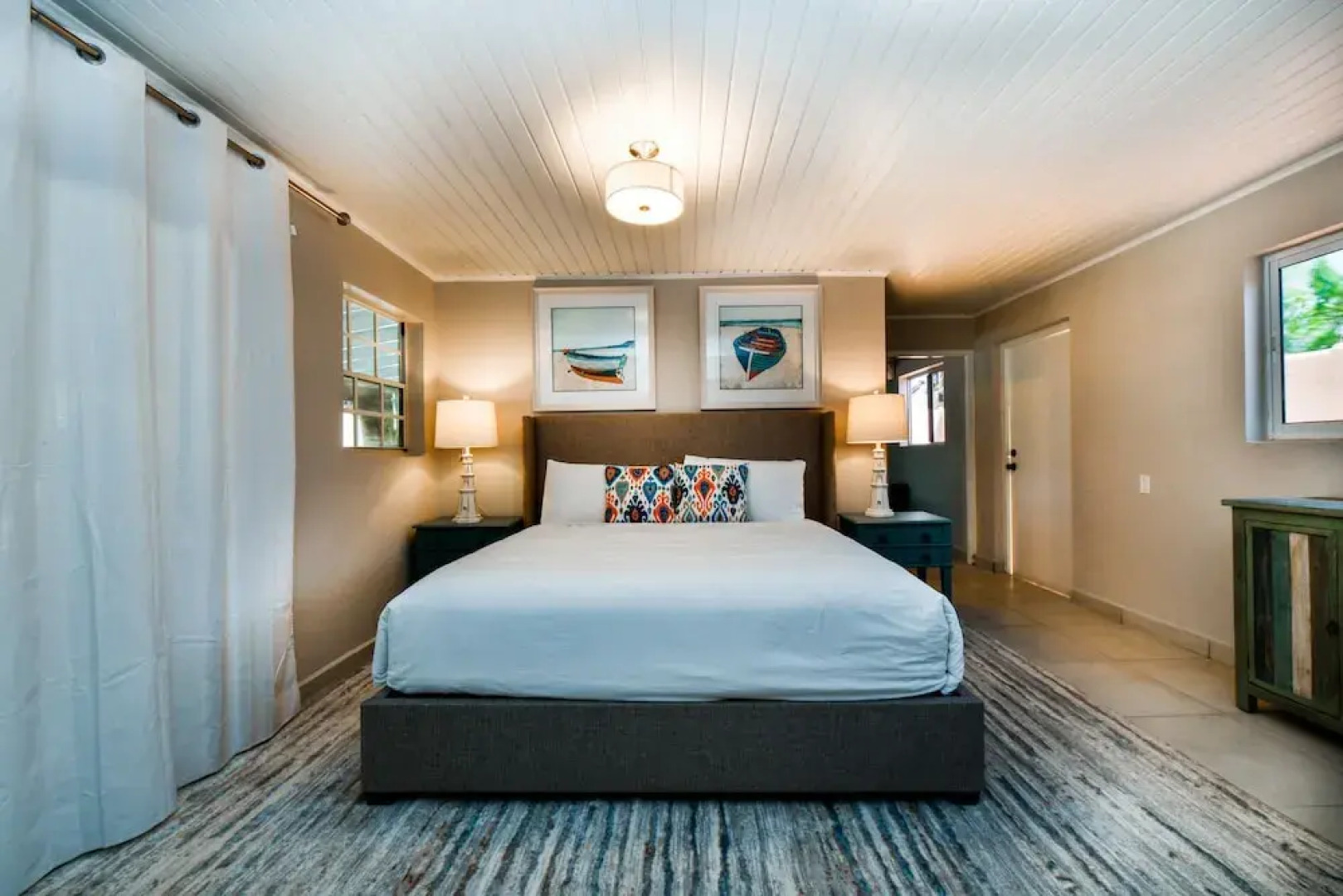 Massive Oceanfront Villa - Spa - Sauna - Gameroom - Malmok!