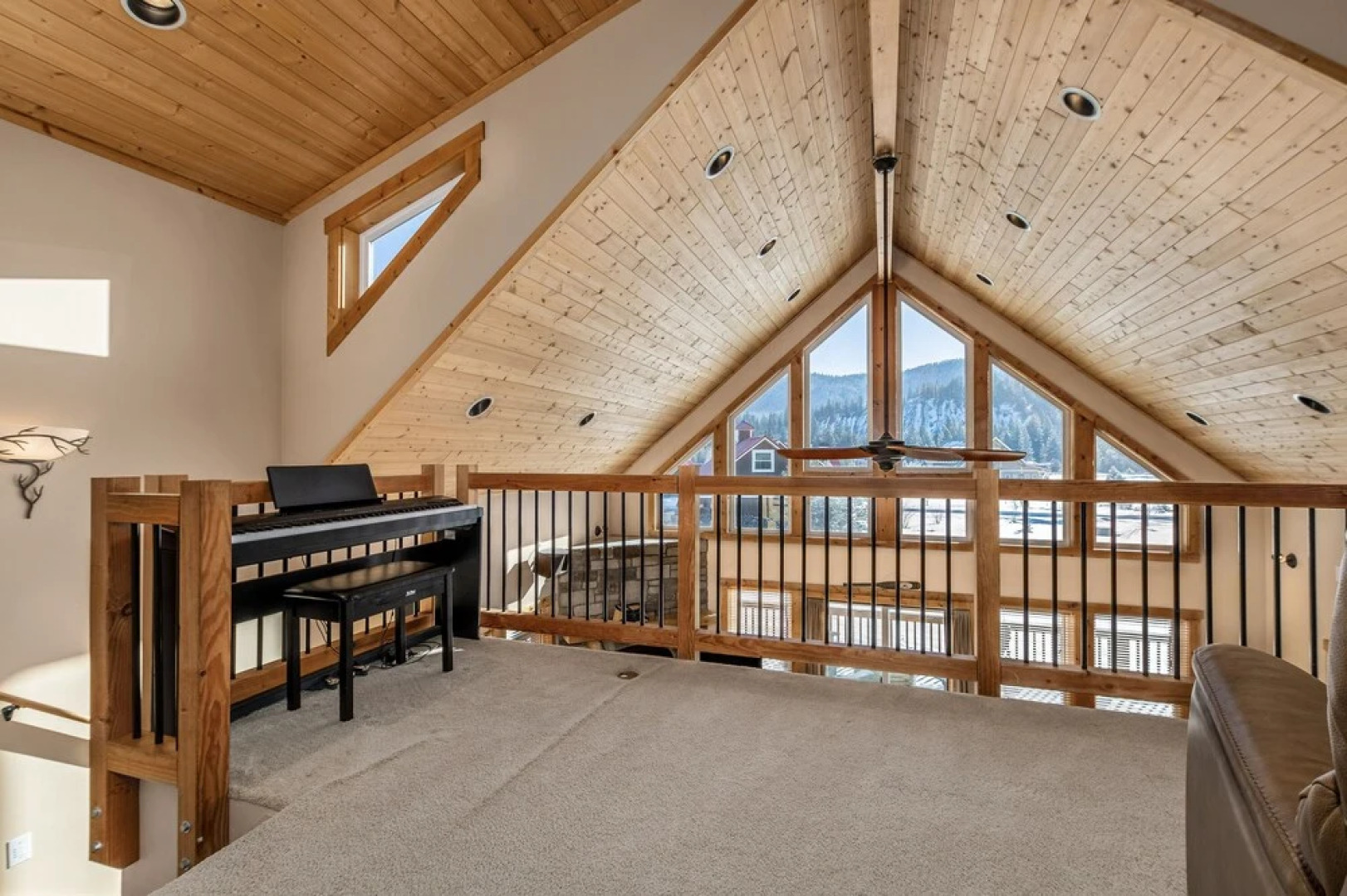 Peterson Acres 3 Bedroom Home by NW Comfy Cabins by RedAwning