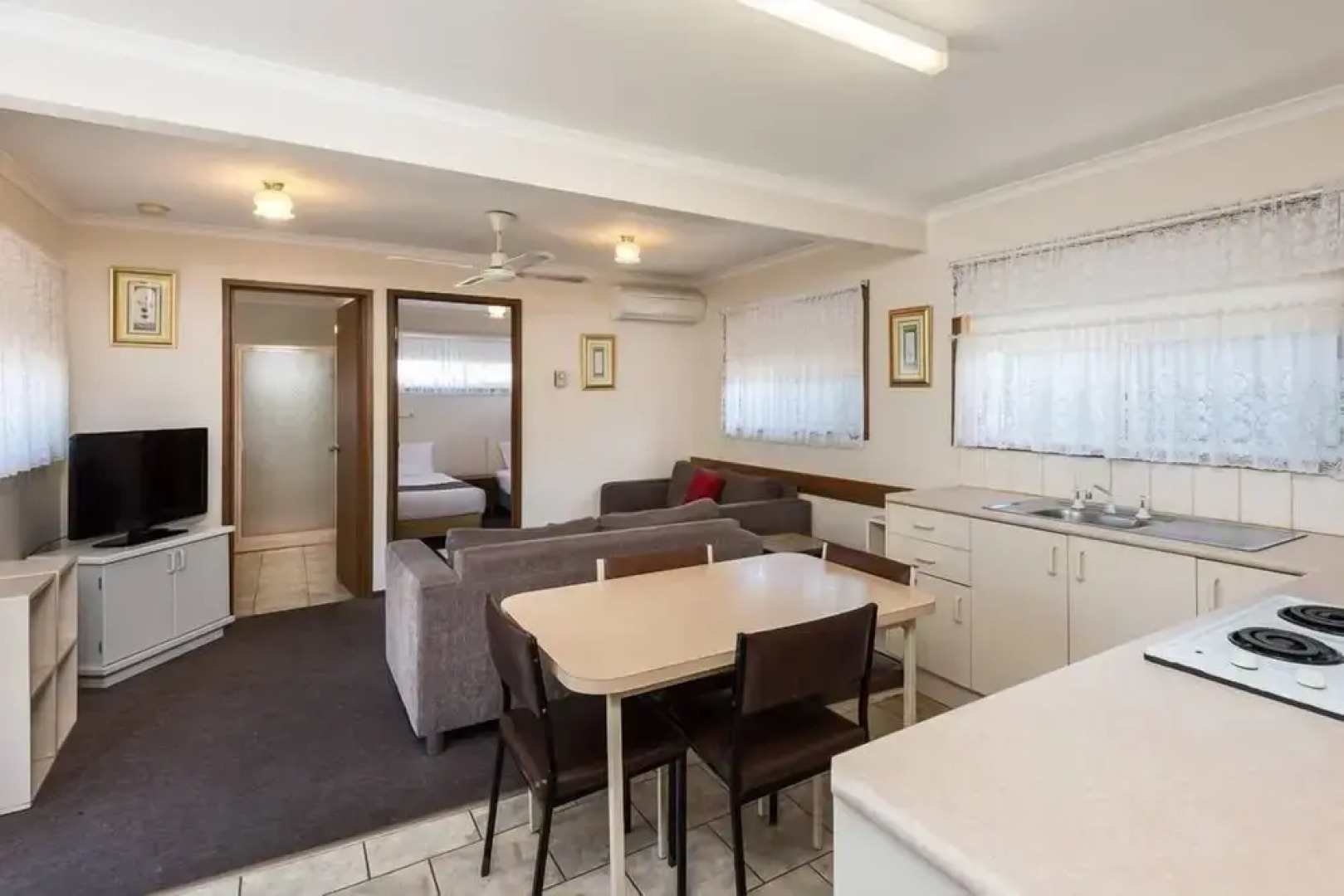 Lakes Jakaranda Holiday Units